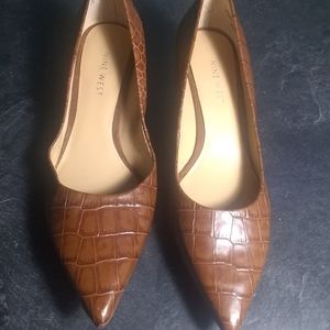 Nine West "oaks" kitten heels